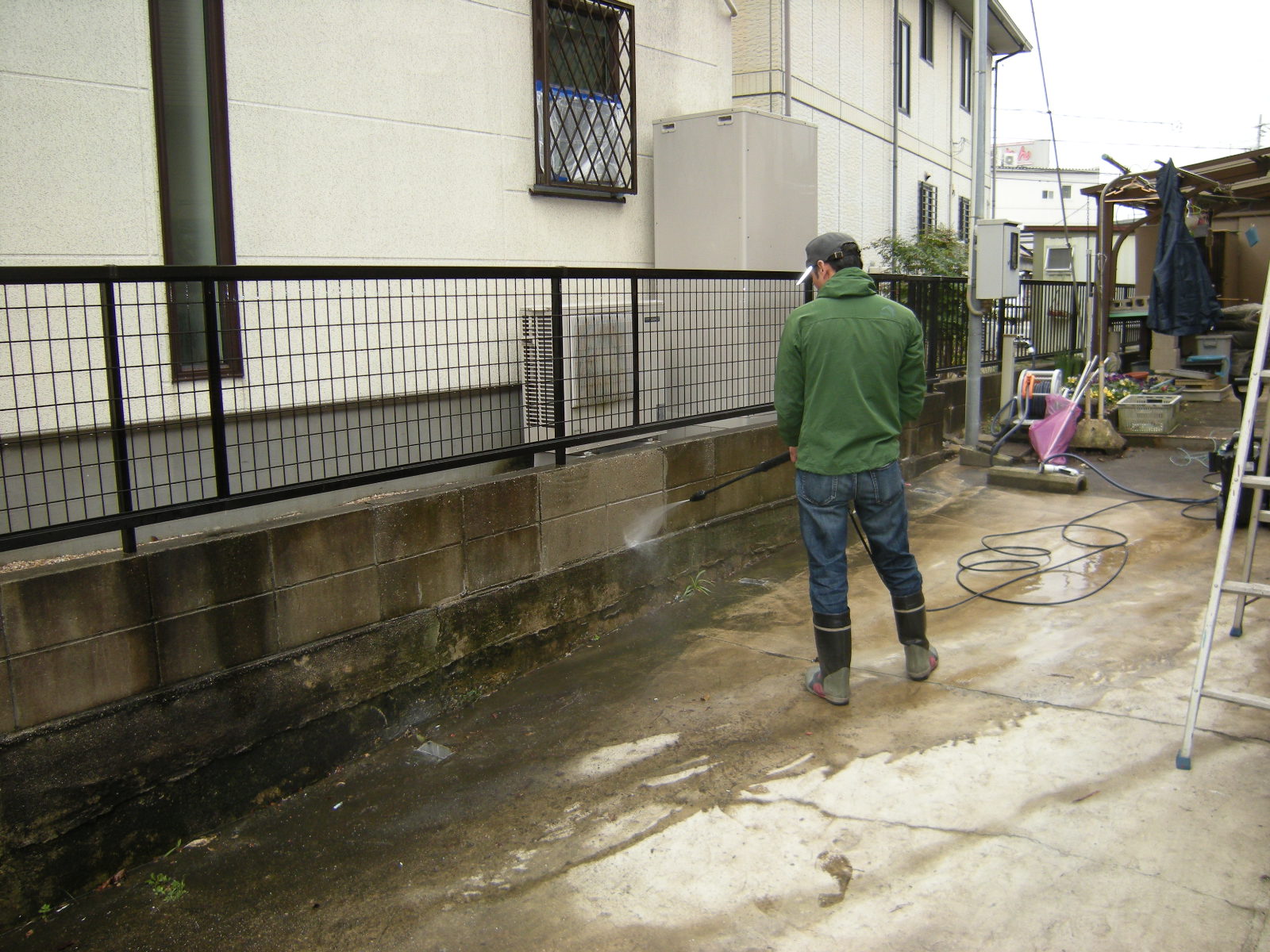 茨木市 高圧洗浄 外壁 高圧洗浄機 コンクリ レンガ ブロック 車庫 玄関 門柱
